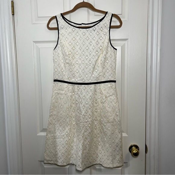 Lauren Ralph Lauren Dresses & Skirts - NWT Lauren Ralph Lauren Cream Lace A line Dress Black Trim Size 10